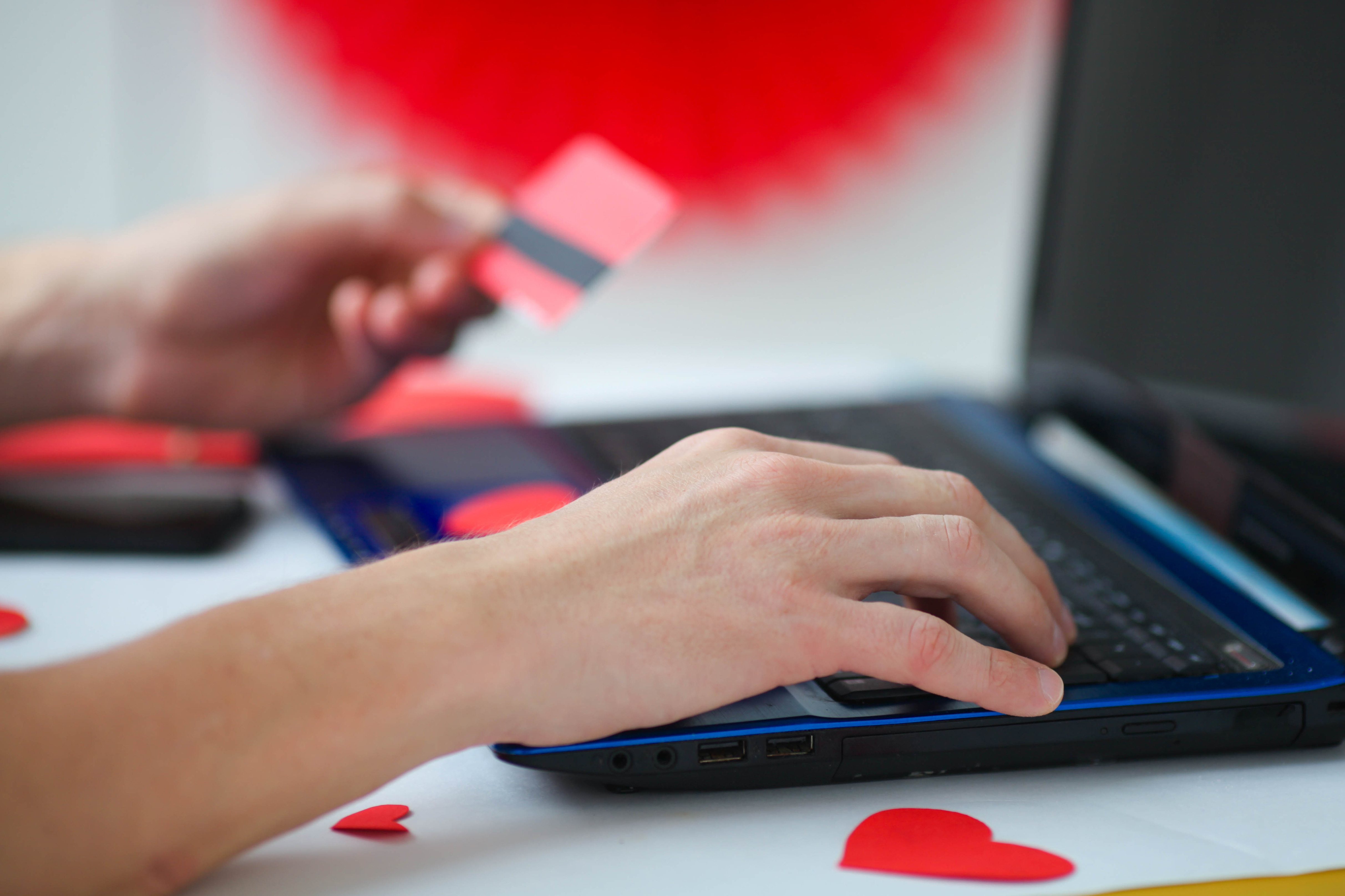 Romance Scams in Canada: The 2025 Numbers, and Seven Checks That Work